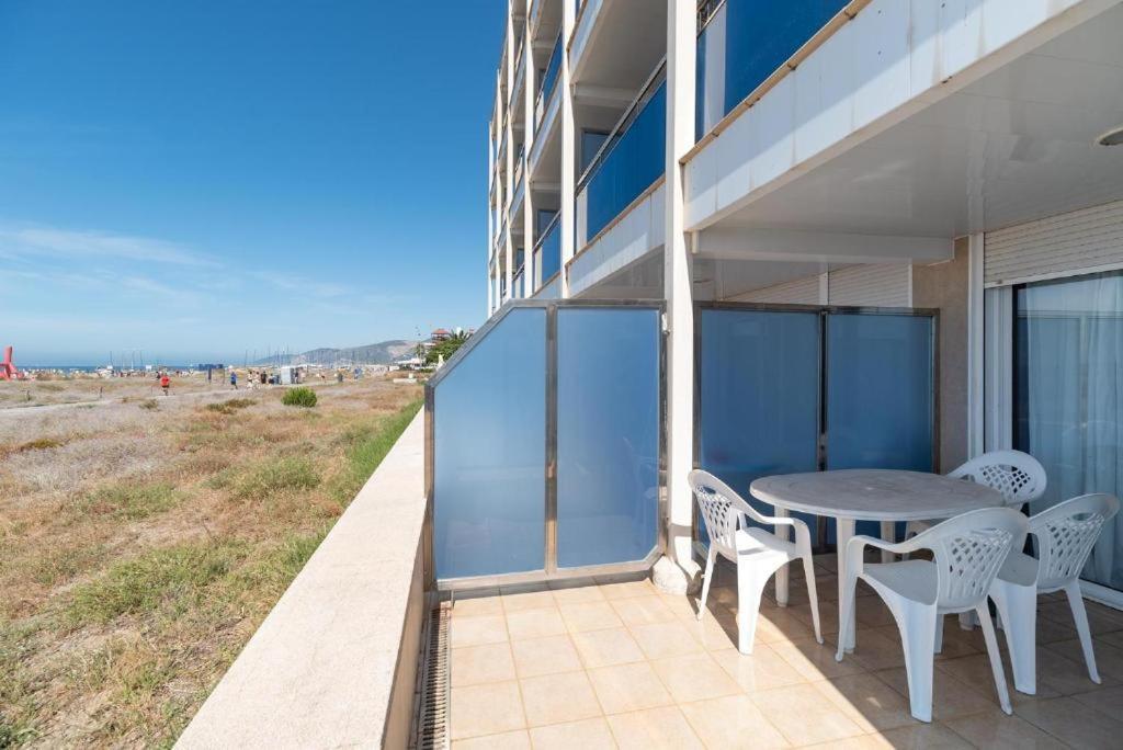 Apartamentos Denis Castelldefels Bagian luar foto